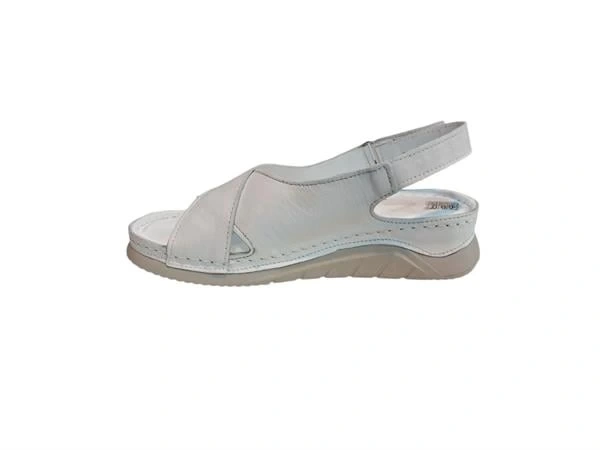 K532104 Tam Ortapedik Topuktan Cırt Cırt Ayarlı Kadın Sandalet Beyaz