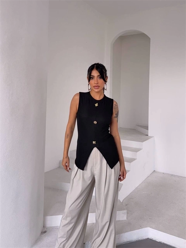 Kadın siyah bisiklet yaka gold düğmeli ottoman bluz s2310