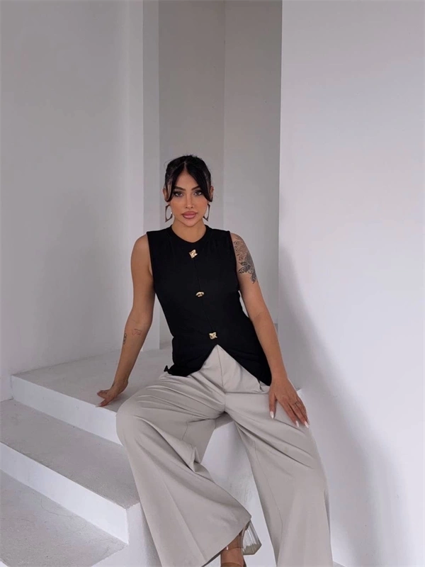 Kadın siyah bisiklet yaka gold düğmeli ottoman bluz s2310