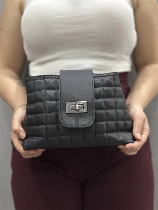 Kapaklı kapitone siyah cilt çanta