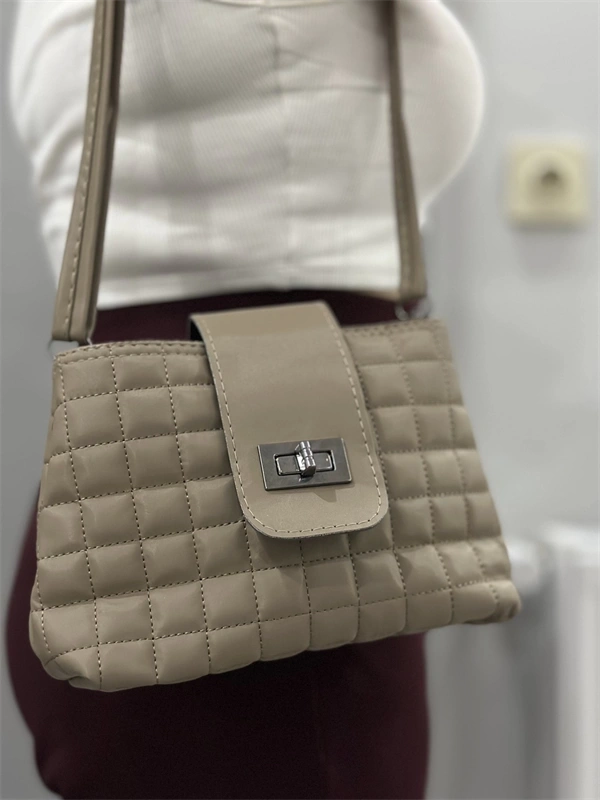 Kapaklı kapitone vizon cilt çanta