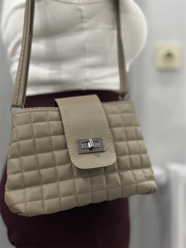 Kapaklı kapitone vizon cilt çanta