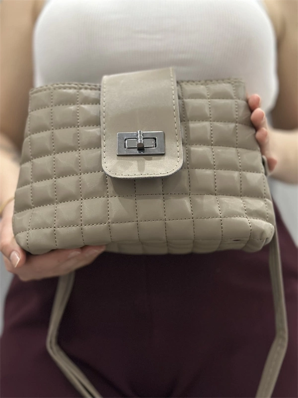 Kapaklı kapitone vizon cilt çanta