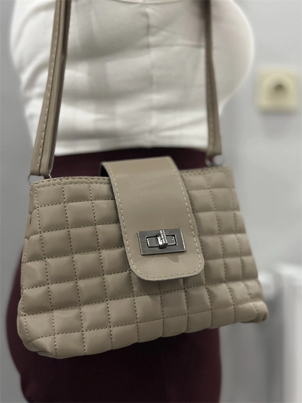 Kapaklı kapitone vizon cilt çanta