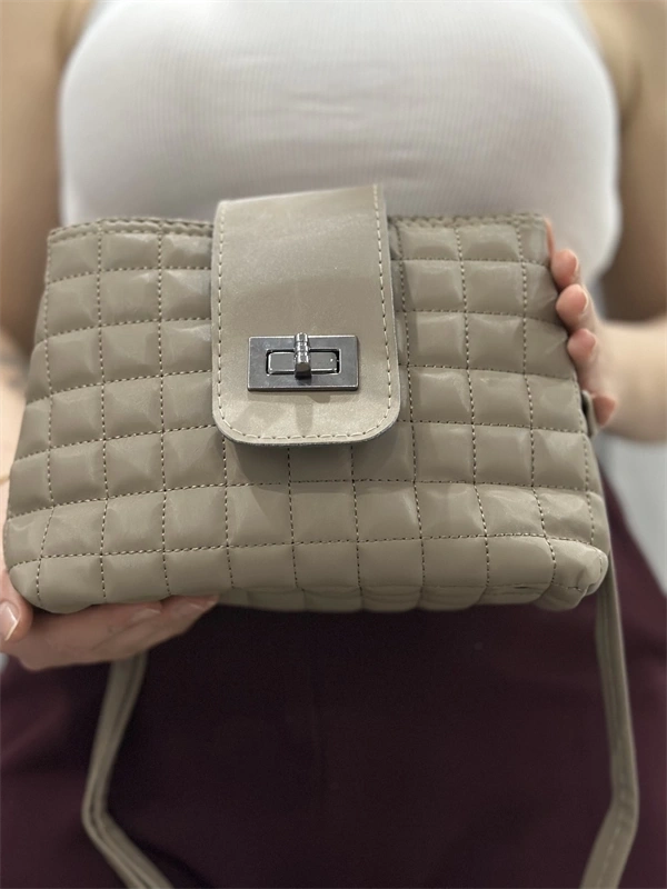 Kapaklı kapitone vizon cilt çanta