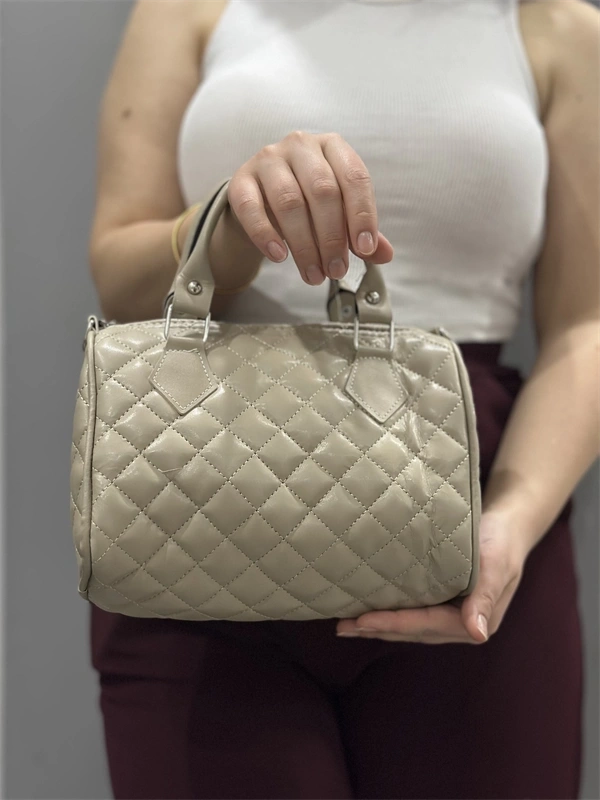 Kapaksız kapitone bej cilt çanta