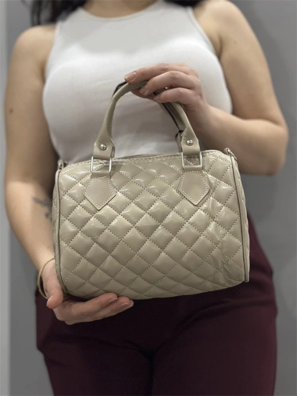 Kapaksız kapitone bej cilt çanta