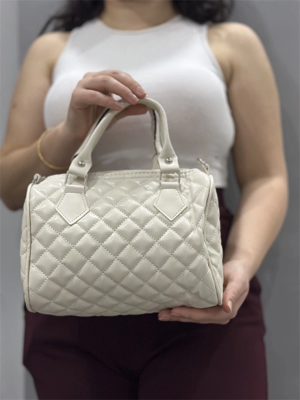 Kapaksız kapitone krem cilt çanta