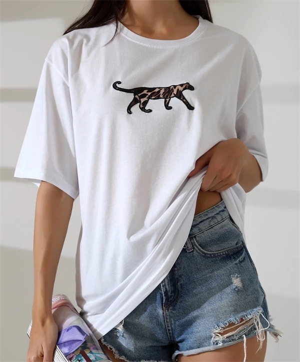 Kaplan nakış işlemeli Oversize Kadın T-Shirt
