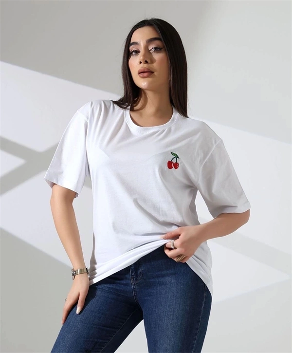 Kiraz işlemeli Kadın T-Shirt