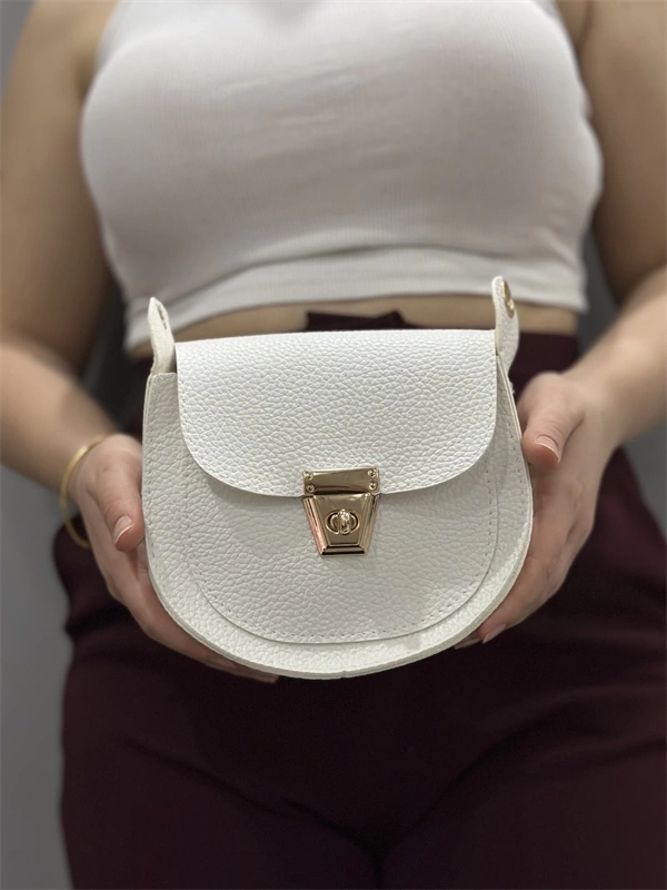 Klasik kapaklı beyaz cilt çanta