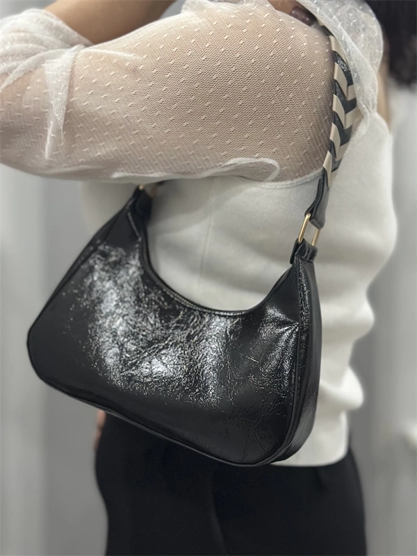 Kraş siyah cilt çanta