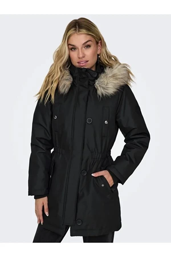 Kürklü Kadın Parka