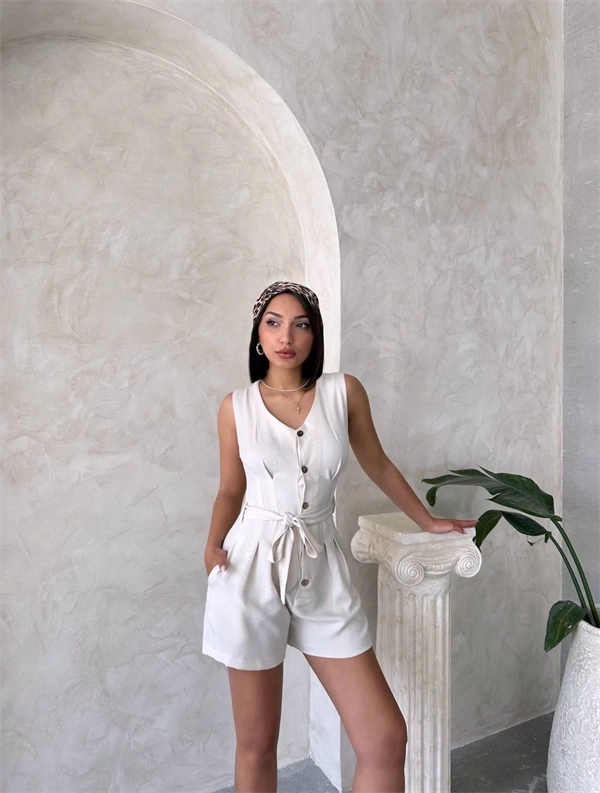 Kuşaklı şortlu tulum