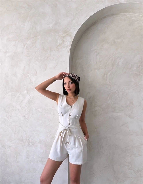 Kuşaklı şortlu tulum