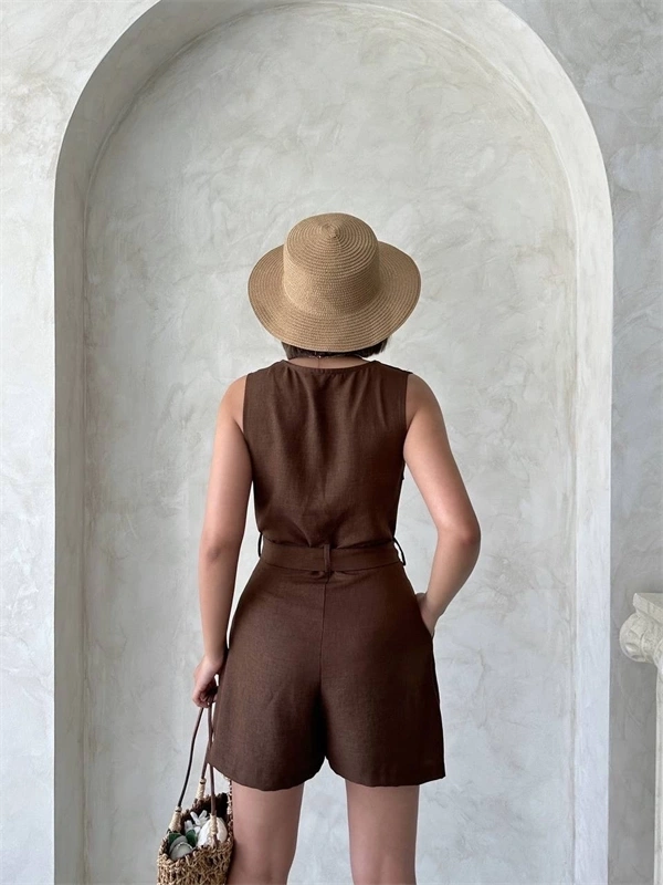 Kuşaklı şortlu tulum