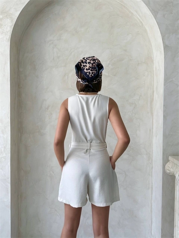 Kuşaklı şortlu tulum