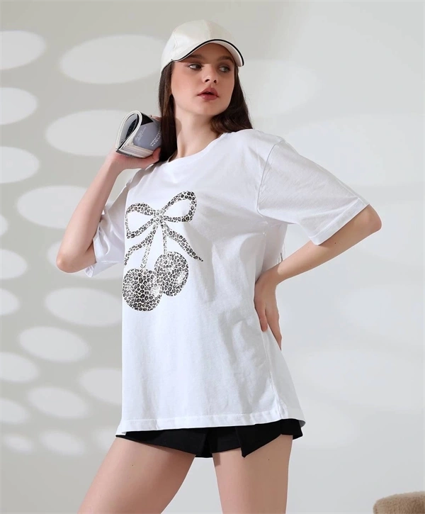 Leopar Desenli kiraz Baskılı Kadın T-Shirt