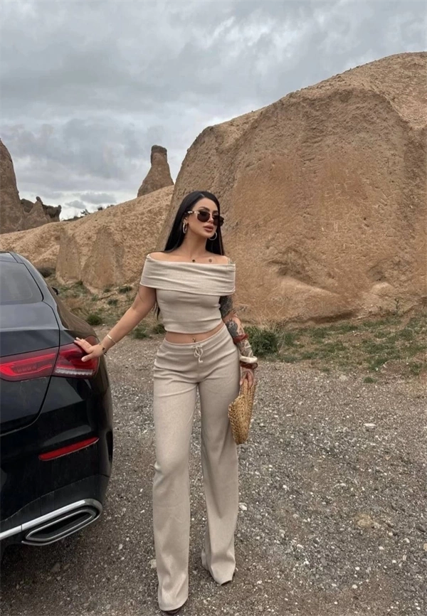 Madonna yaka bol paça pantolonlu takım