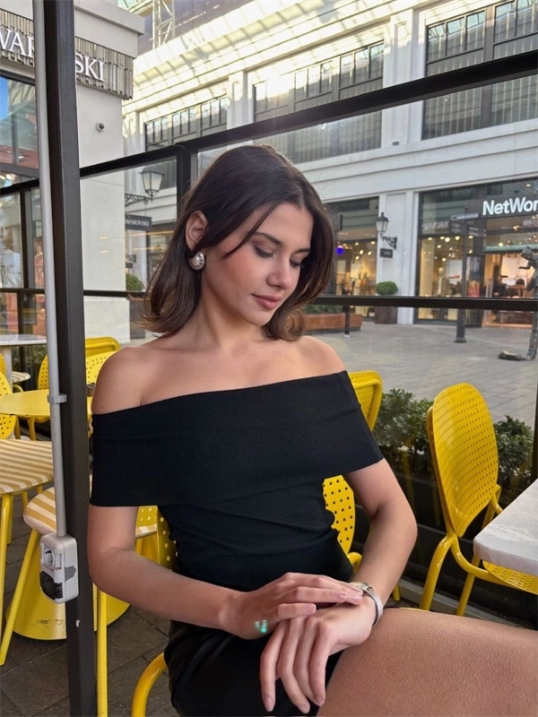 Madonna yaka sıfır kol bluz