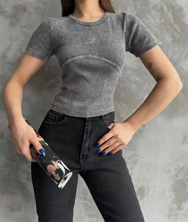 Nakış işlemeli asit yıkamalı bluz