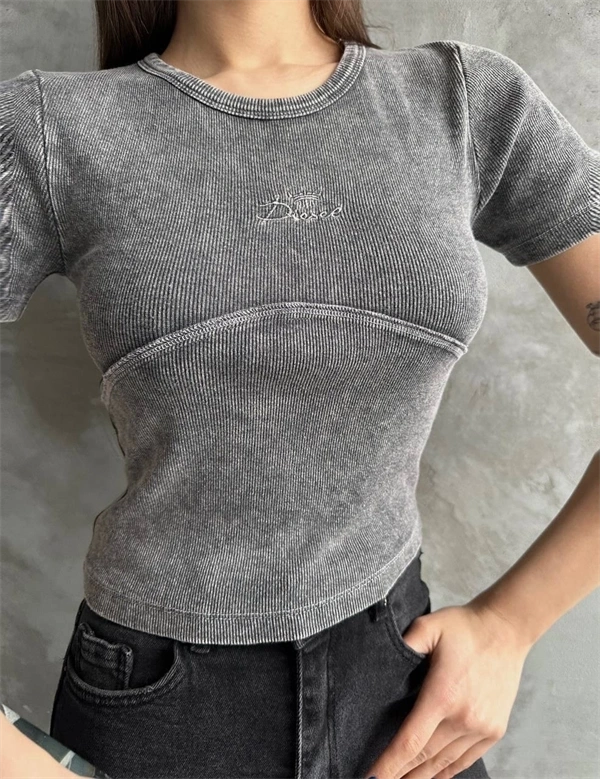 Nakış işlemeli asit yıkamalı bluz