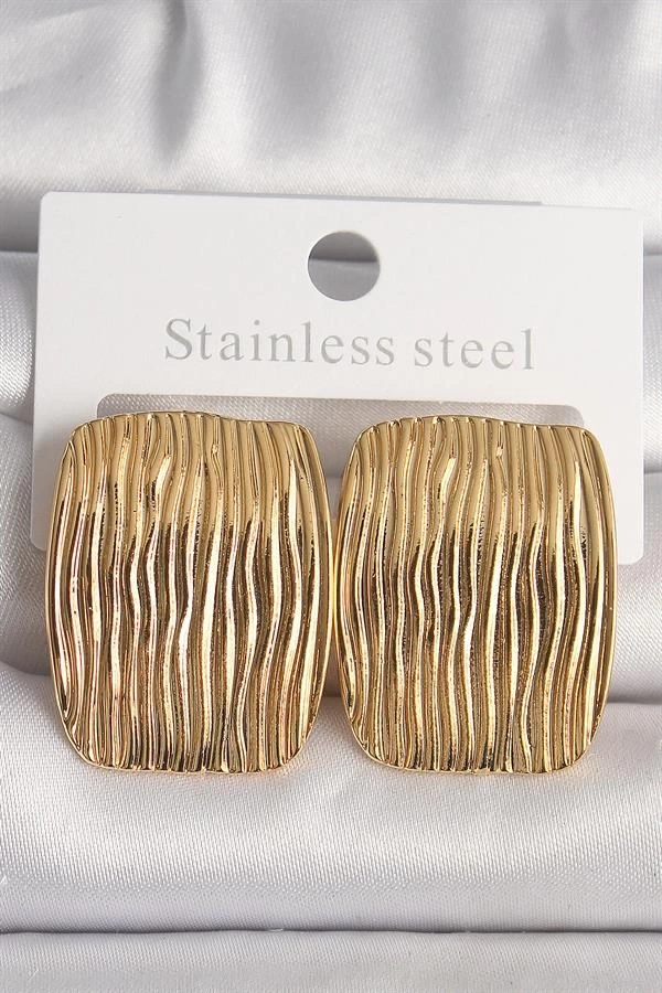 Pirinç Gold Renk İşlemeli Kare Plaka Model Kadın Küpe