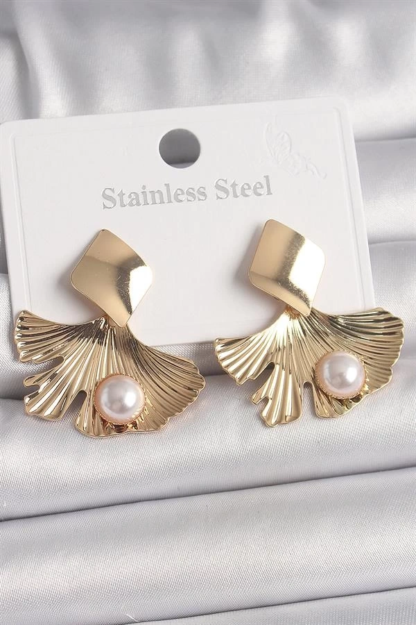 Pirinç Gold Renk Sallantı İnci Detaylı Yaprak Model Kadın Küpe