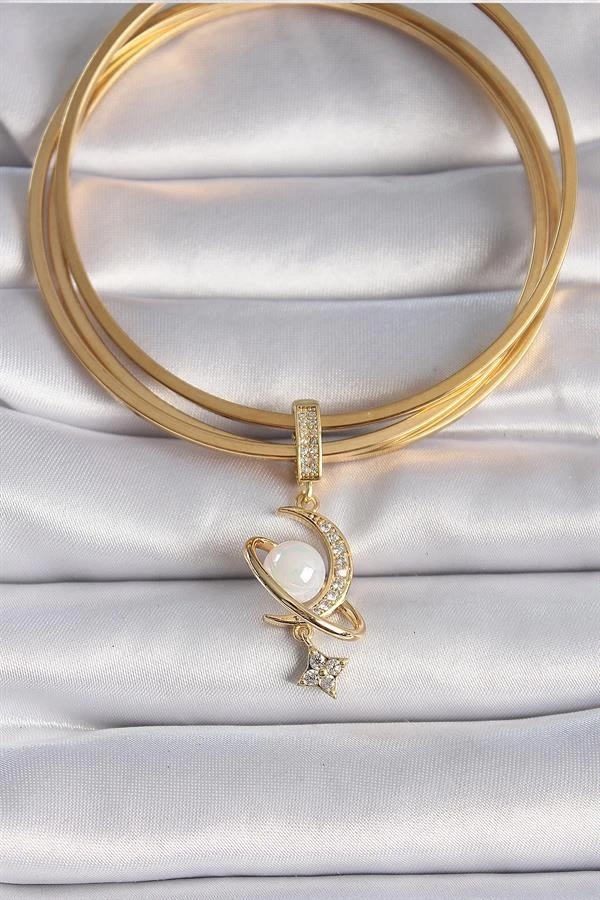 Pirinç Gold Renk Zirkon Taş Detaylı Hilal Model Sallantı İncili Ajda Charm