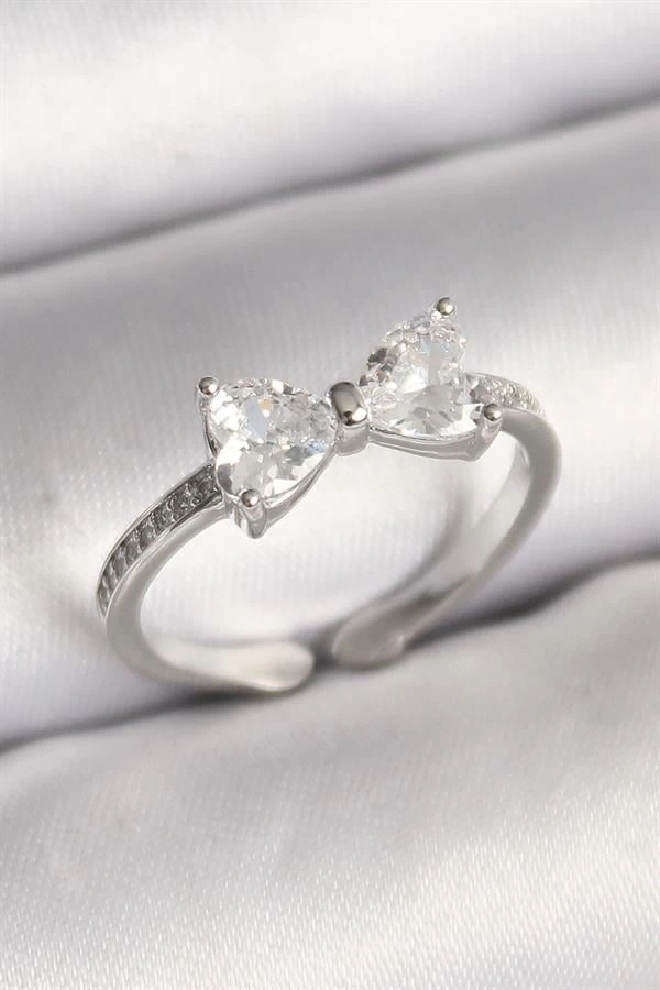 Pirinç Gümüş Renk Zirkon Taşlı Kalp Fiyonk Model Kadın Yüzük