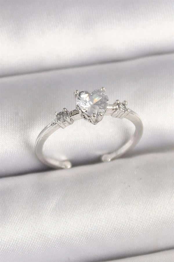 Pirinç Gümüş Renk Zirkon Taşlı Kalp Model Ayarlanabilir Kadın Yüzük