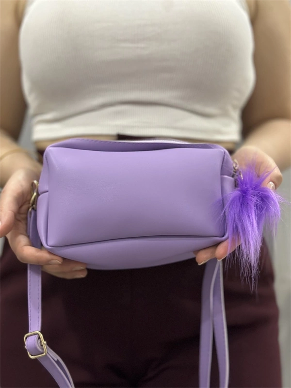 Ponpon mor cilt çanta