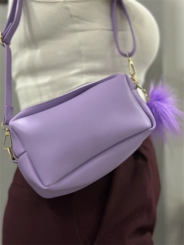 Ponpon mor cilt çanta