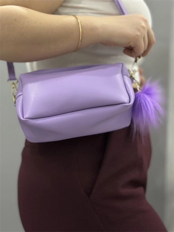 Ponpon mor cilt çanta