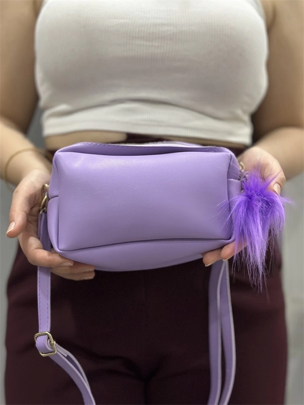 Ponpon mor cilt çanta