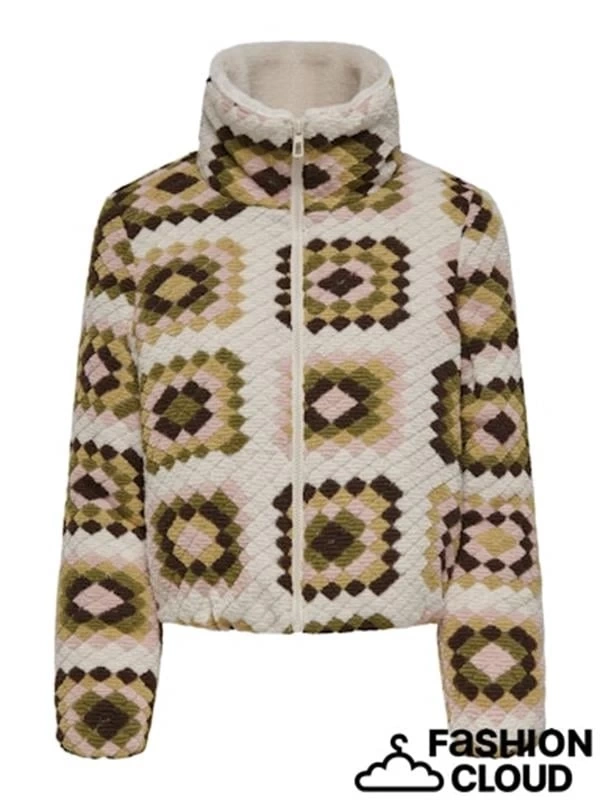 Şıklık Ve Zerafetiyle Göz Alıcı Kadın Ceket