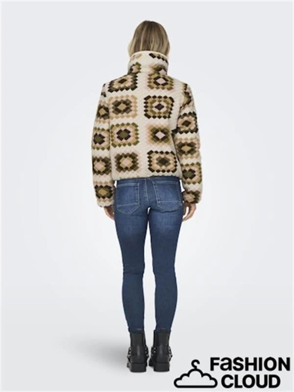 Şıklık Ve Zerafetiyle Göz Alıcı Kadın Ceket