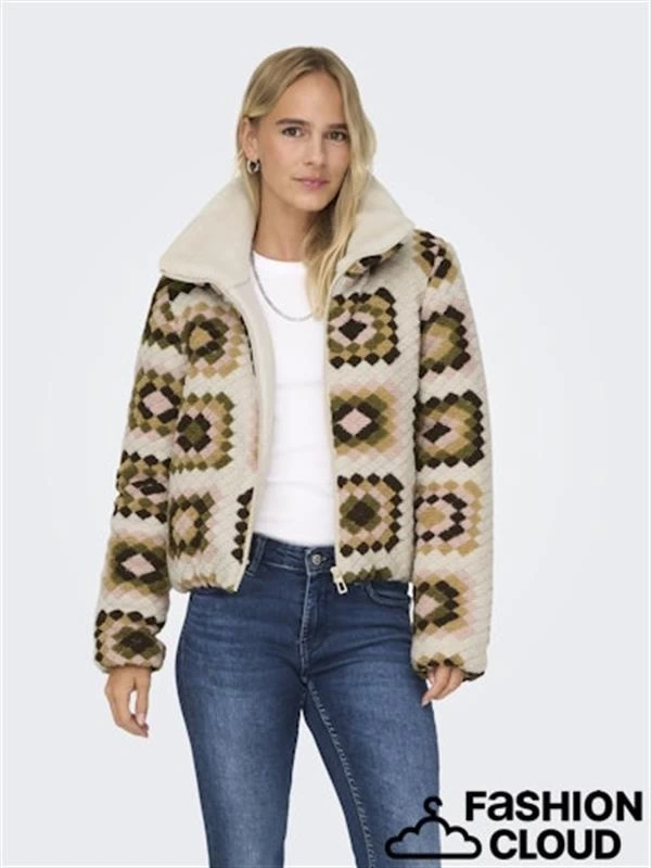 Şıklık Ve Zerafetiyle Göz Alıcı Kadın Ceket