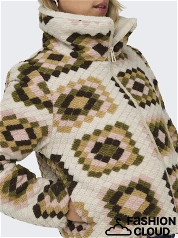 Şıklık Ve Zerafetiyle Göz Alıcı Kadın Ceket