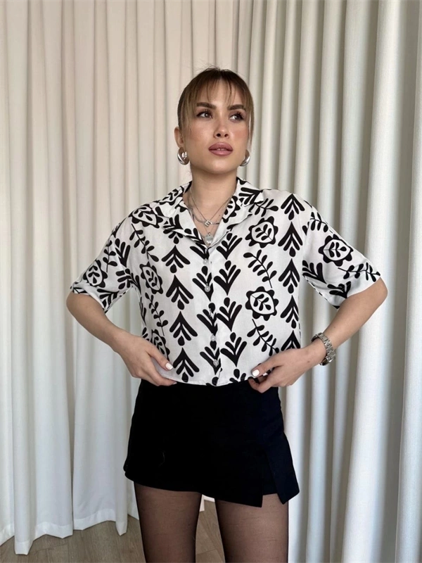 Siyah beyaz baskılı crop gömlek