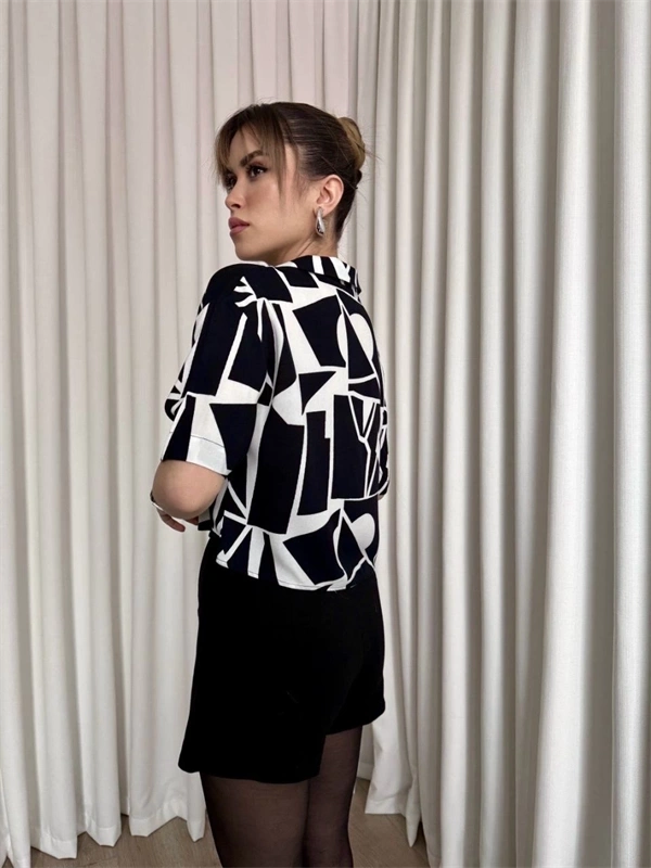 Siyah beyaz baskılı crop gömlek