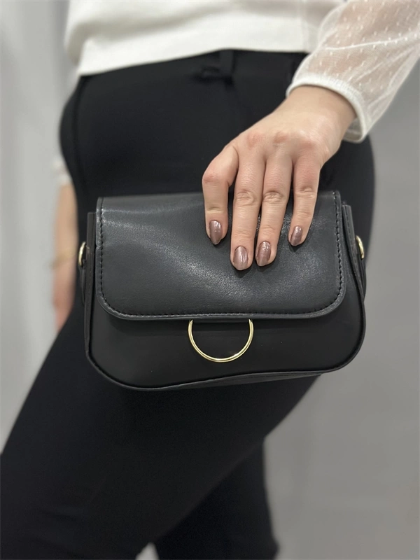 Siyah cilt mossi çanta