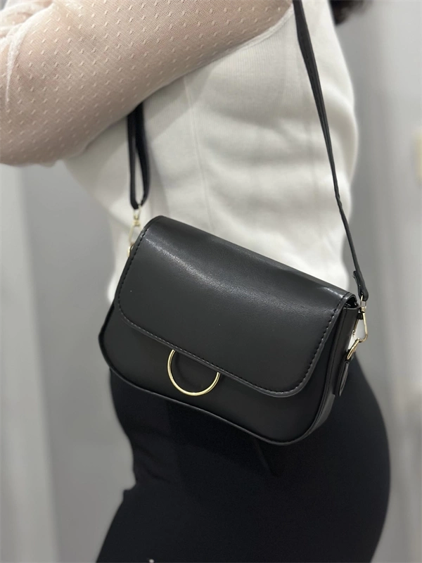 Siyah cilt mossi çanta