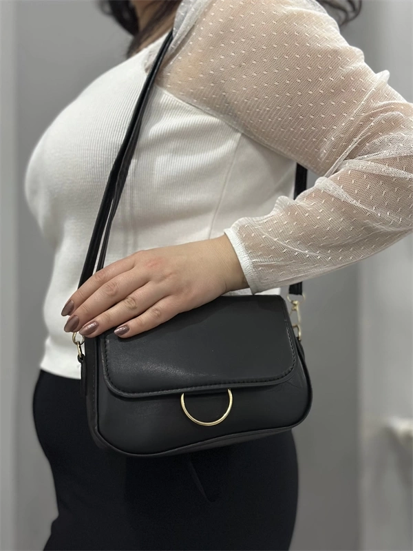 Siyah cilt mossi çanta