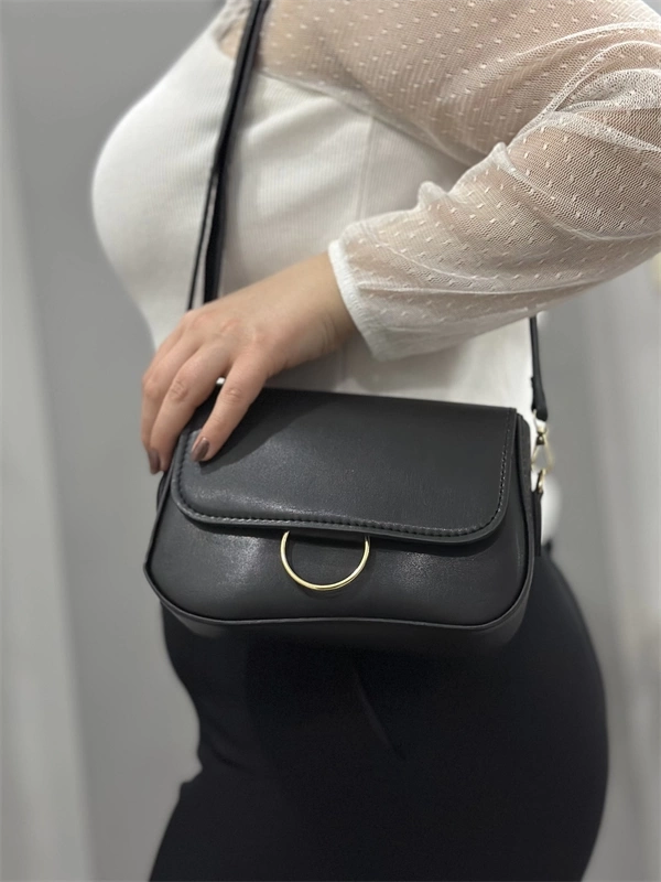 Siyah cilt mossi çanta