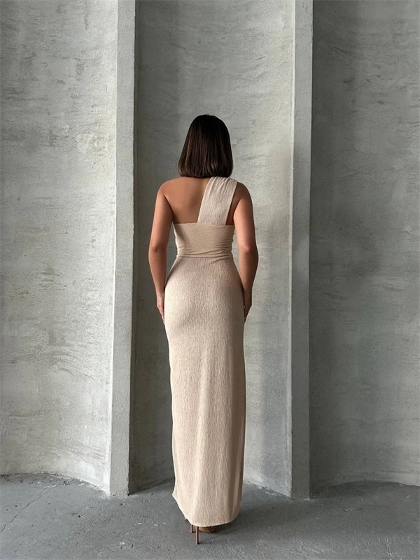 Tek omuz pliseli elbise