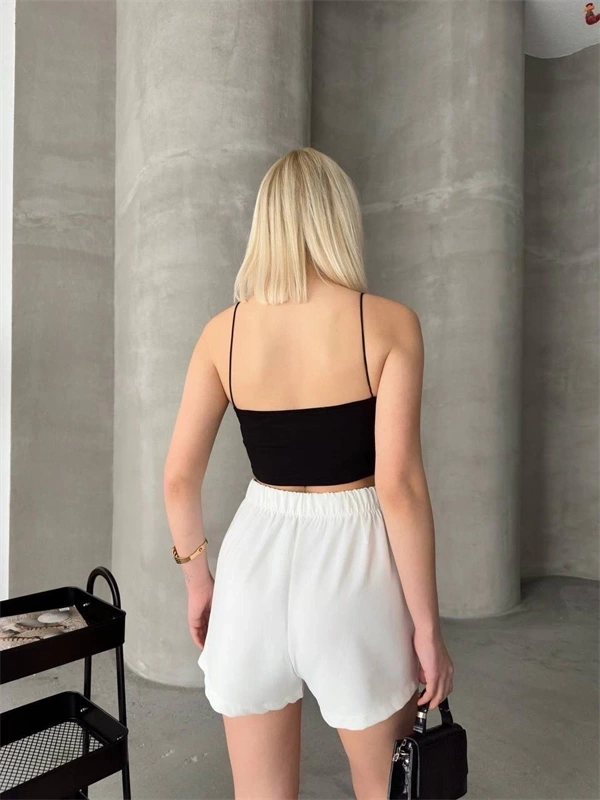 Tek yırtmajlı şort etek