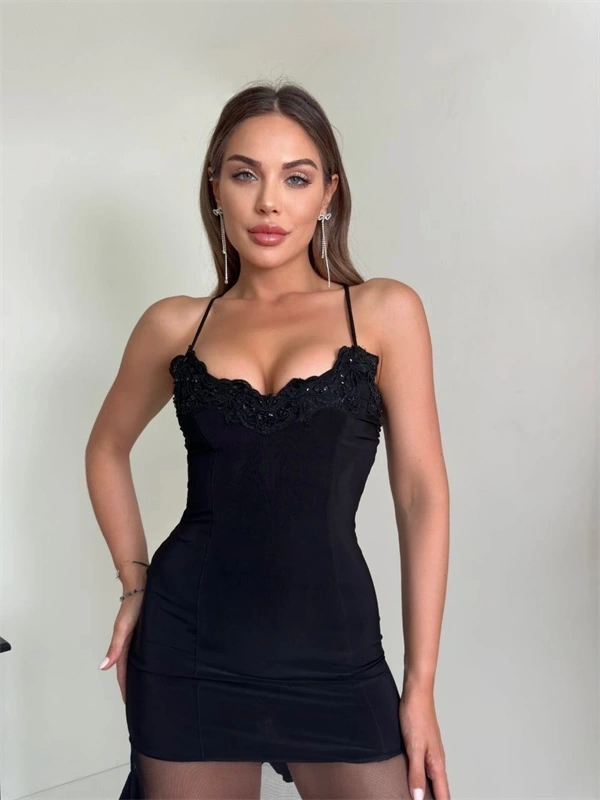 Tül detaylı mini elbise