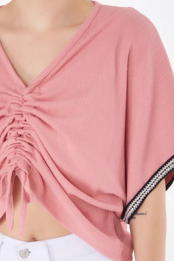V yaka büzgülü detaylı bluz