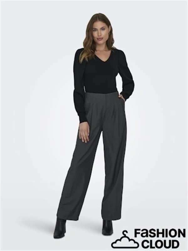 V Yaka Günlük Giyilebilen Şık Yaka Detay Kadın Sweat